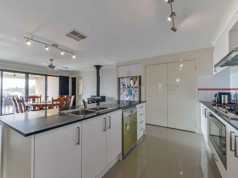 15 Landsborough Close, Westdale NSW 2340