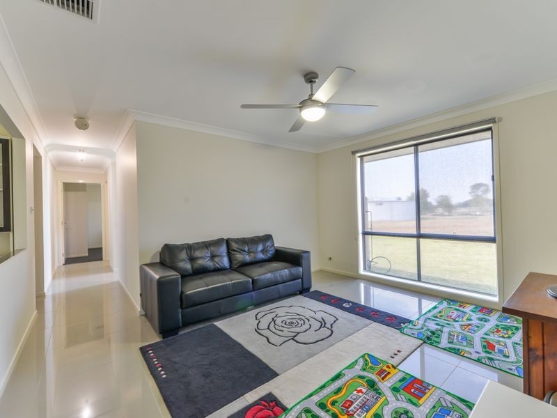 15 Landsborough Close, Westdale NSW 2340