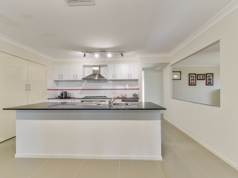 15 Landsborough Close, Westdale NSW 2340