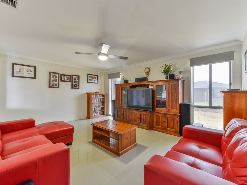 15 Landsborough Close, Westdale NSW 2340