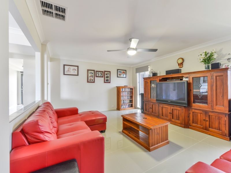 15 Landsborough Close, Westdale NSW 2340