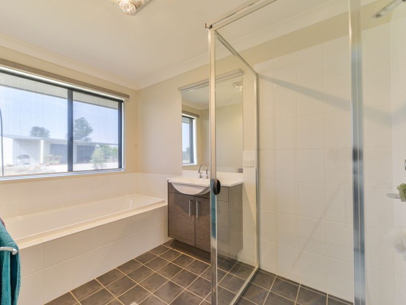 15 Landsborough Close, Westdale NSW 2340