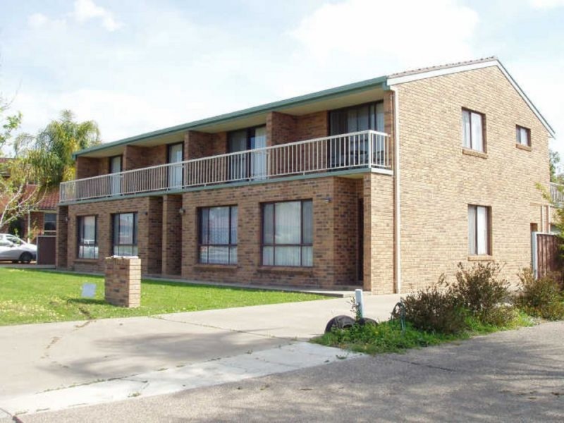 2/12 Illoura Street, Tamworth NSW 2340