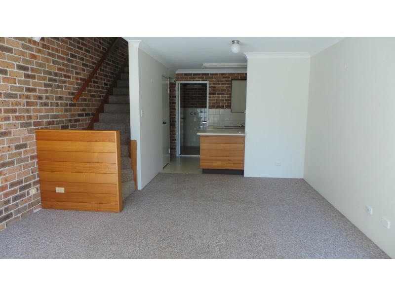 2/12 Illoura Street, Tamworth NSW 2340