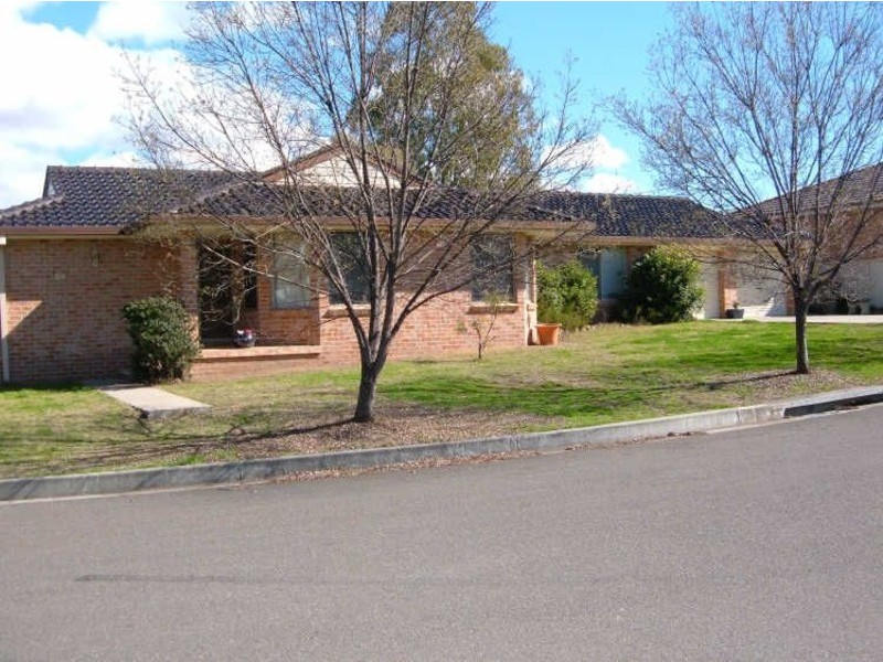 24 Banjos Circuit, Tamworth NSW 2340