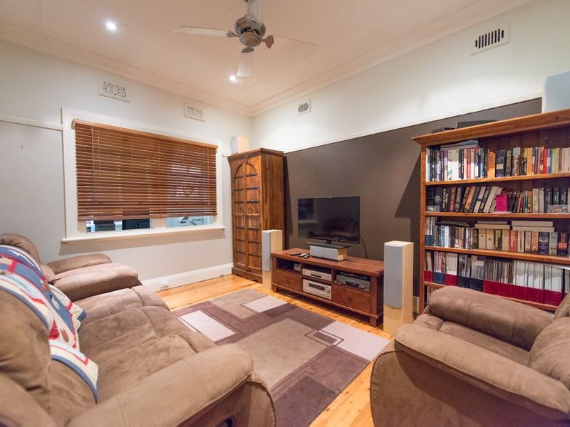 93 Carthage Street, Tamworth NSW 2340