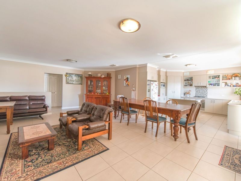 42 Campbell Road, Calala NSW 2340