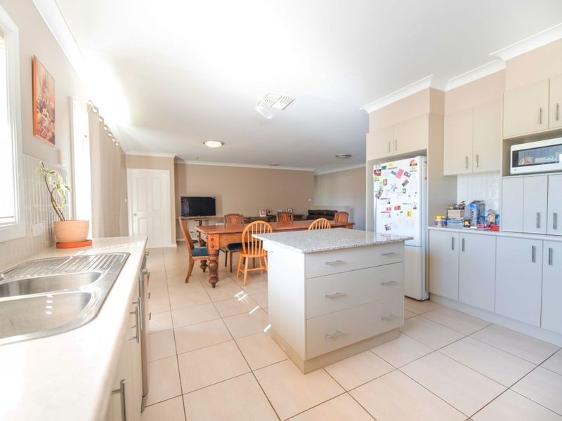 42 Campbell Road, Calala NSW 2340