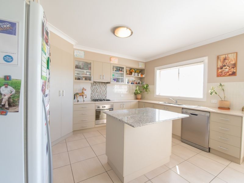 42 Campbell Road, Tamworth NSW 2340