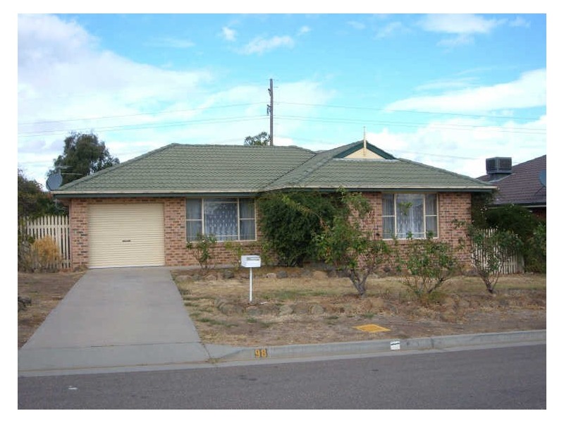 98 Morilla Street, Tamworth NSW 2340