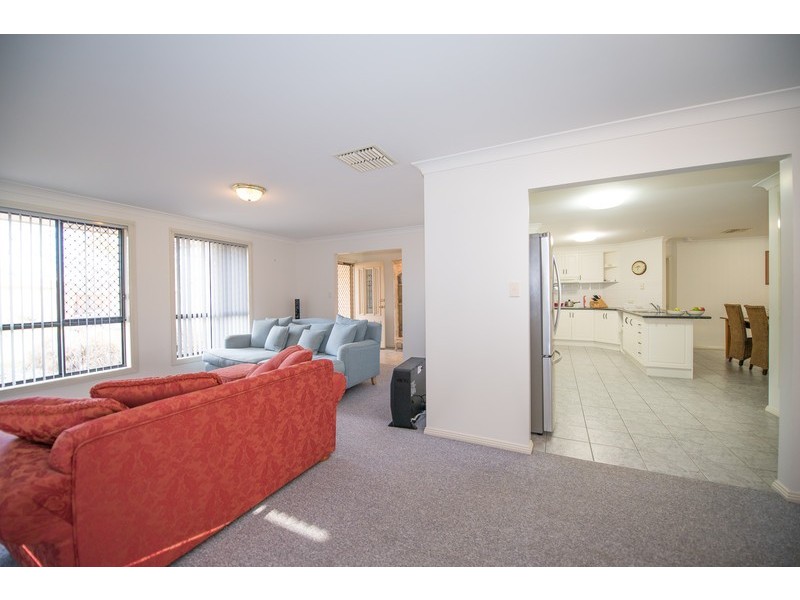 13 Wahroonga Drive, Hillvue NSW 2340