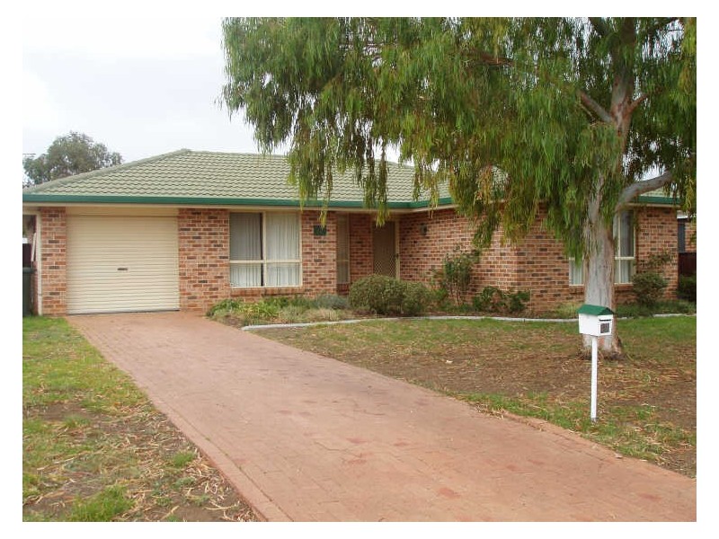 11 Janelle Street, Tamworth NSW 2340