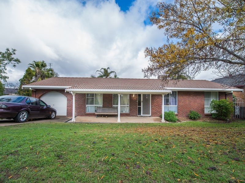 15 Brolga Way, Tamworth NSW 2340