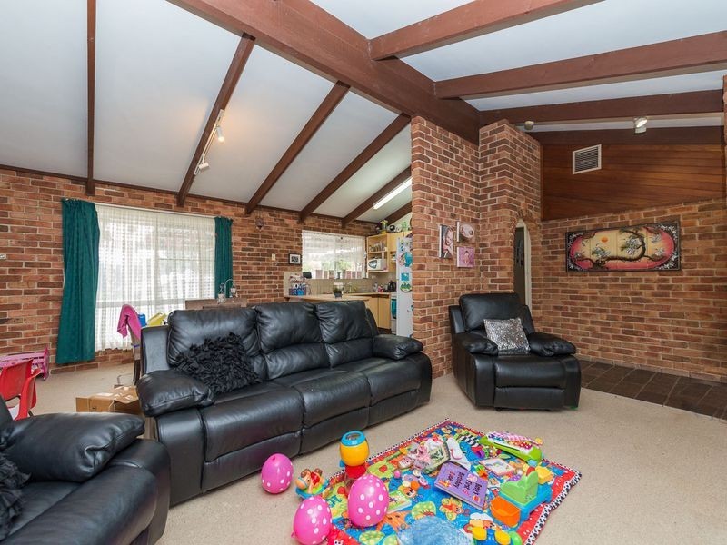 15 Brolga Way, Tamworth NSW 2340