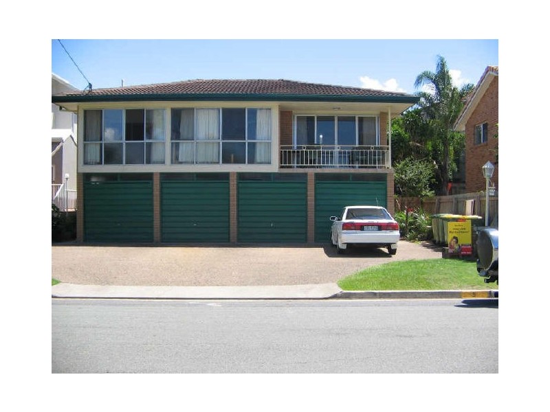 2/5 Illawong Street, Chevron Island QLD 4217