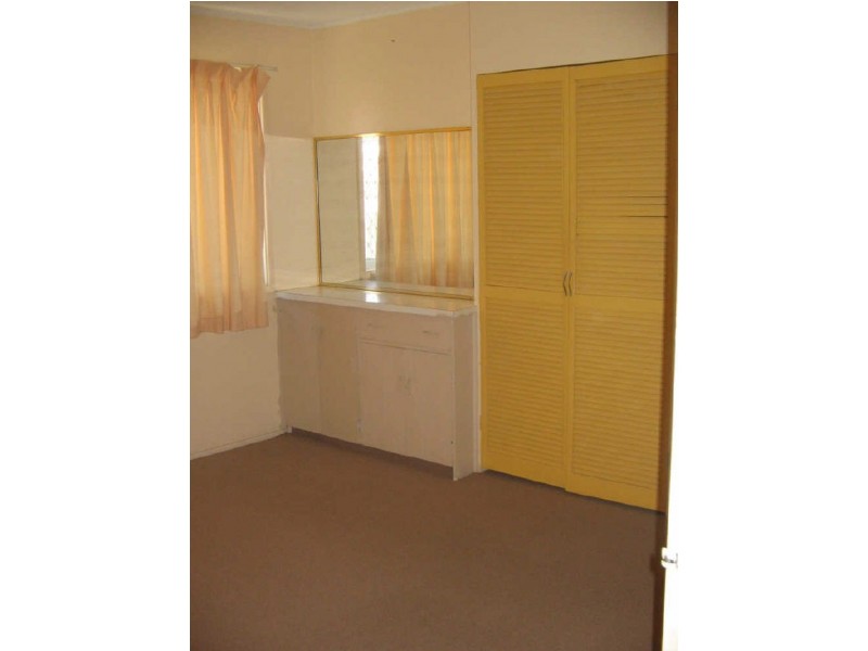 2/5 Illawong Street, Chevron Island QLD 4217