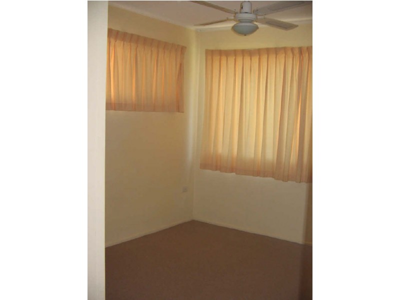 2/5 Illawong Street, Chevron Island QLD 4217