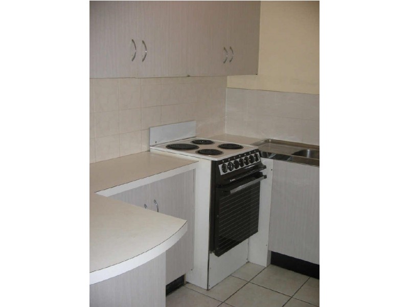 2/5 Illawong Street, Chevron Island QLD 4217