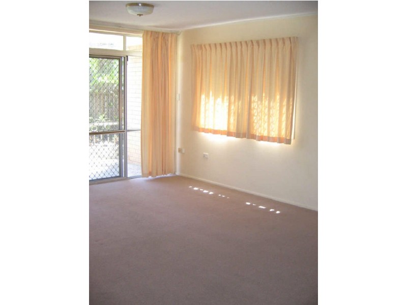2/5 Illawong Street, Chevron Island QLD 4217