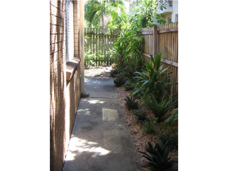 2/5 Illawong Street, Chevron Island QLD 4217
