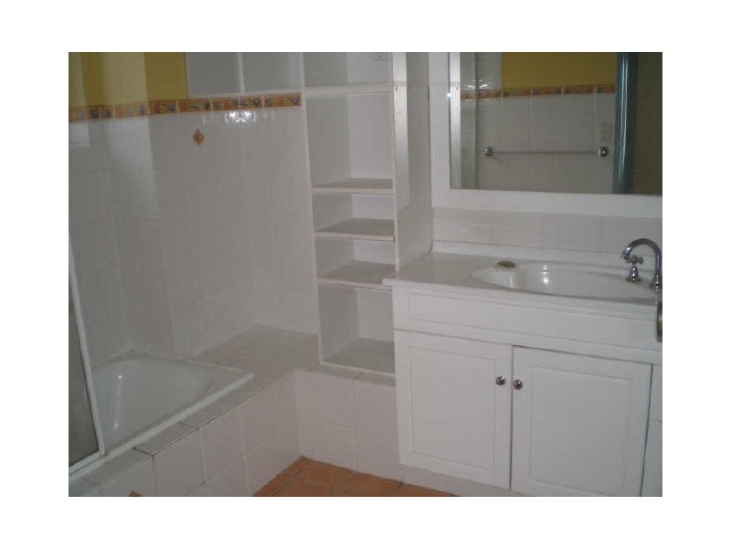 18/3642 Main Beach Pde, Main Beach QLD 4217