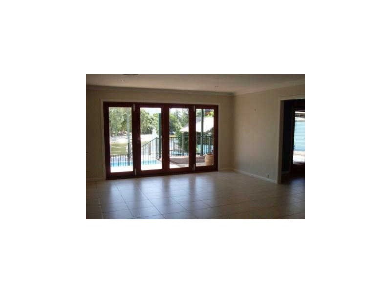 12 Beverley Crescent, Broadbeach Waters QLD 4218