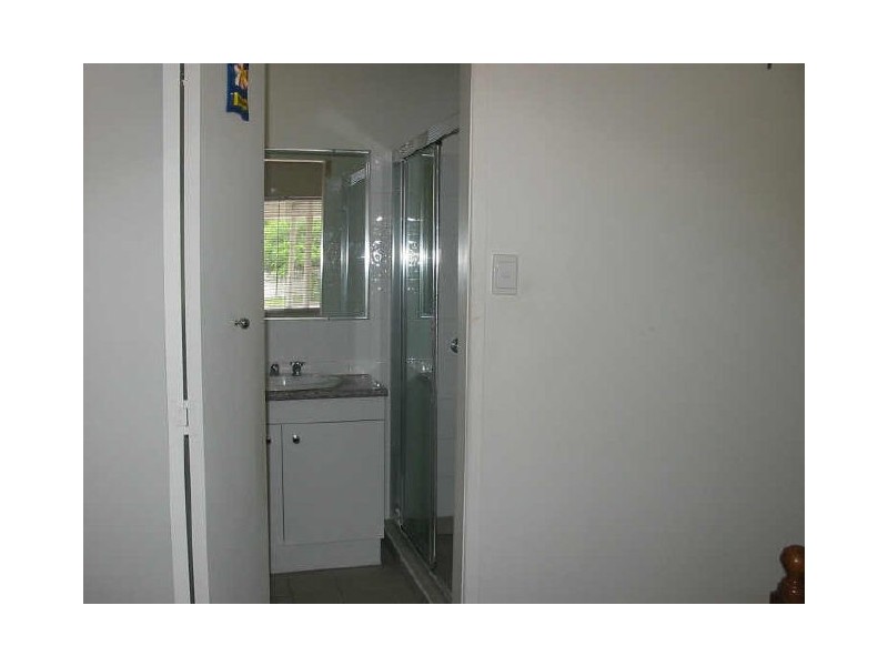 2/16 Parneno St, Chevron Island QLD 4217