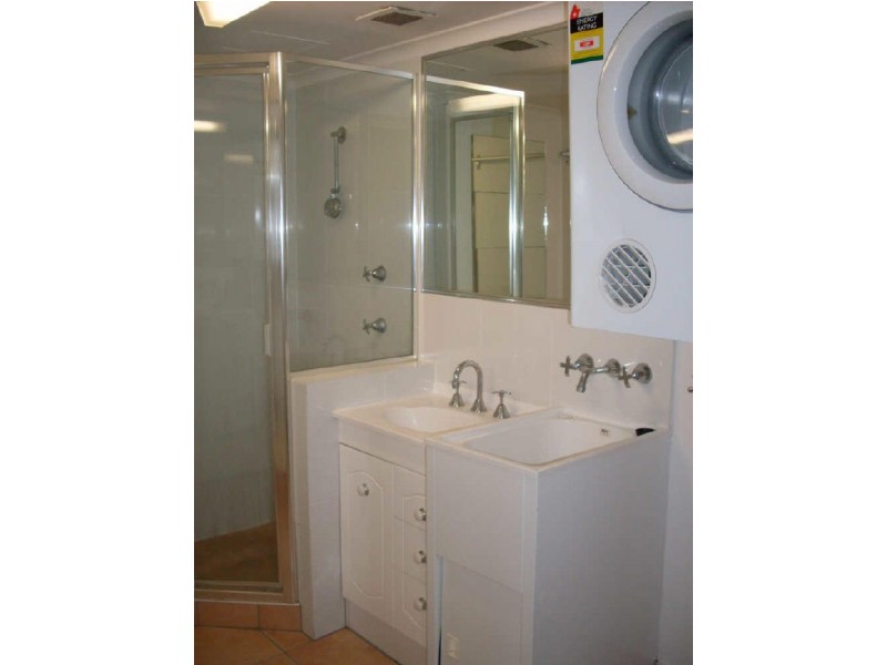 8/26 Stanhill Dve, Chevron Island QLD 4217