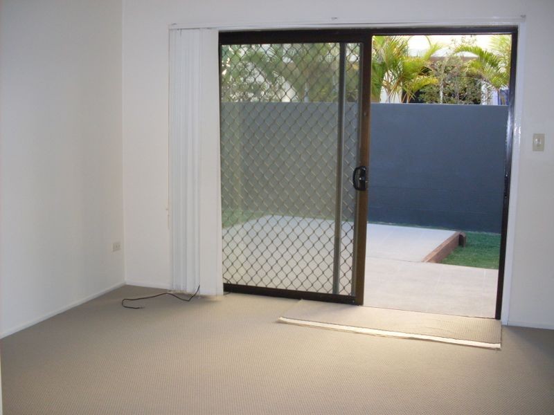 2/9 Cronin Avenue, Main Beach QLD 4217