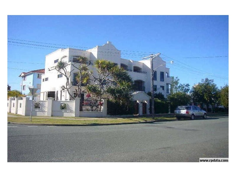 2/214 Stanhill Drive, Chevron Island QLD 4217