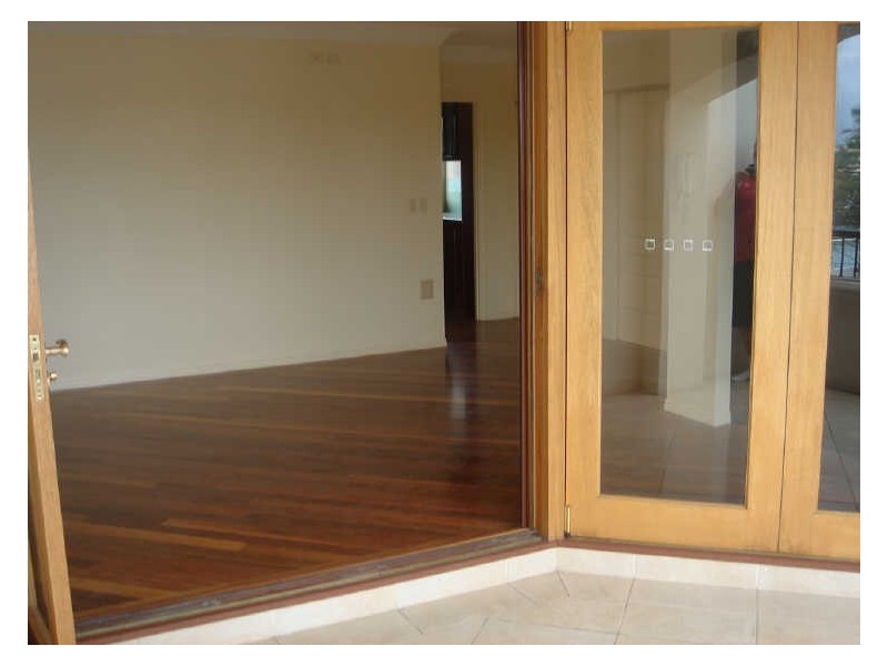 2/214 Stanhill Drive, Chevron Island QLD 4217