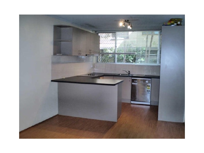 1/11 Lather Street, Southport QLD 4215