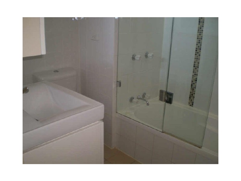 1/11 Lather Street, Southport QLD 4215