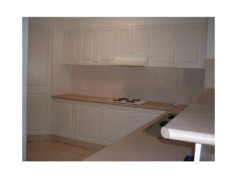 25/8-12 Dalpura St, Chevron Island QLD 4217