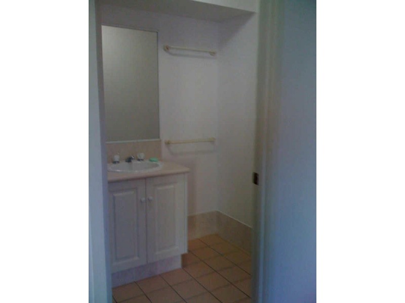 25/8-12 Dalpura St, Chevron Island QLD 4217