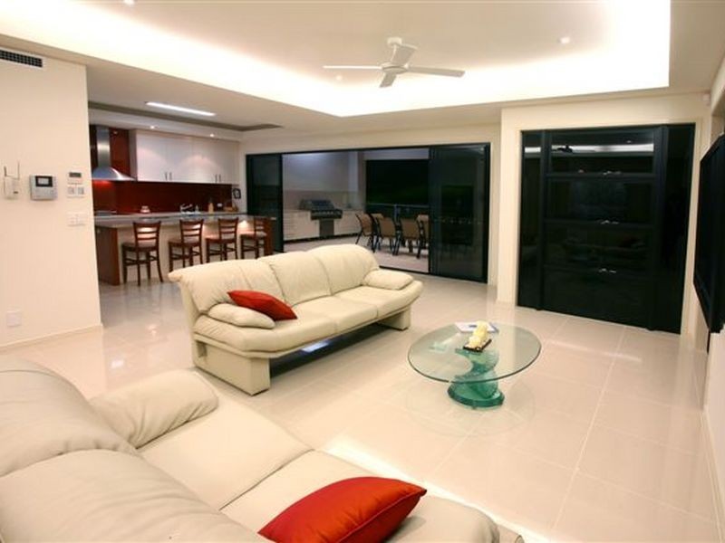 62 Hedges Avenue, Mermaid Beach QLD 4218