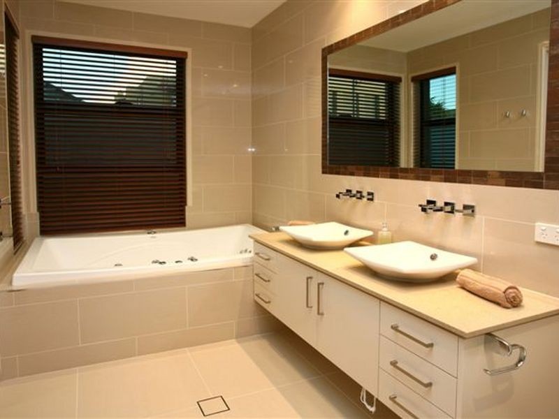62 Hedges Avenue, Mermaid Beach QLD 4218