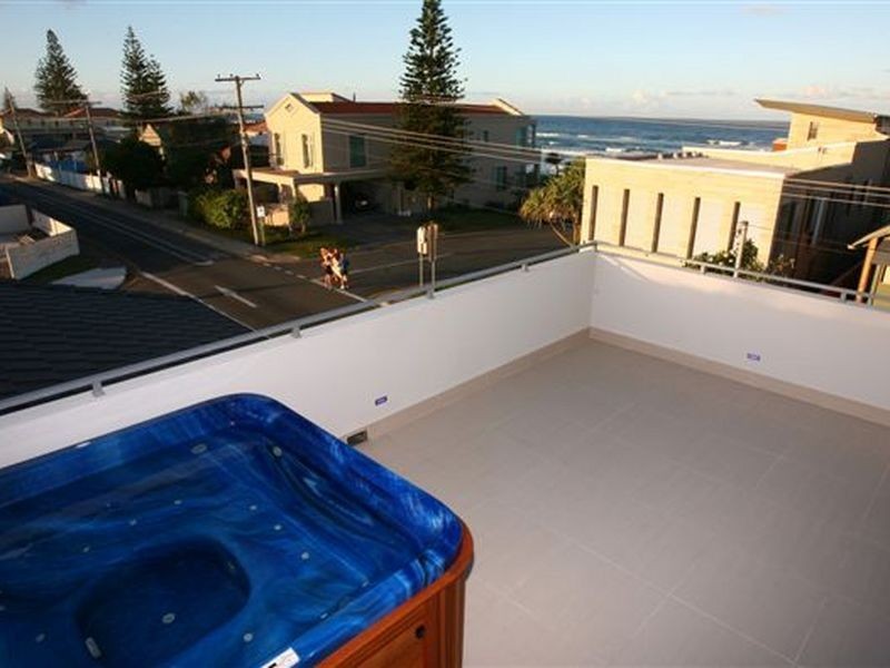 62 Hedges Avenue, Mermaid Beach QLD 4218