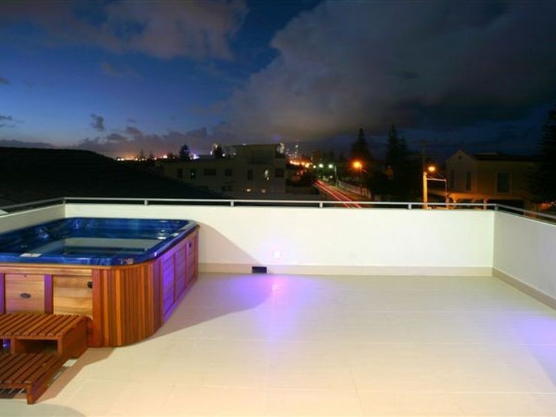 62 Hedges Avenue, Mermaid Beach QLD 4218