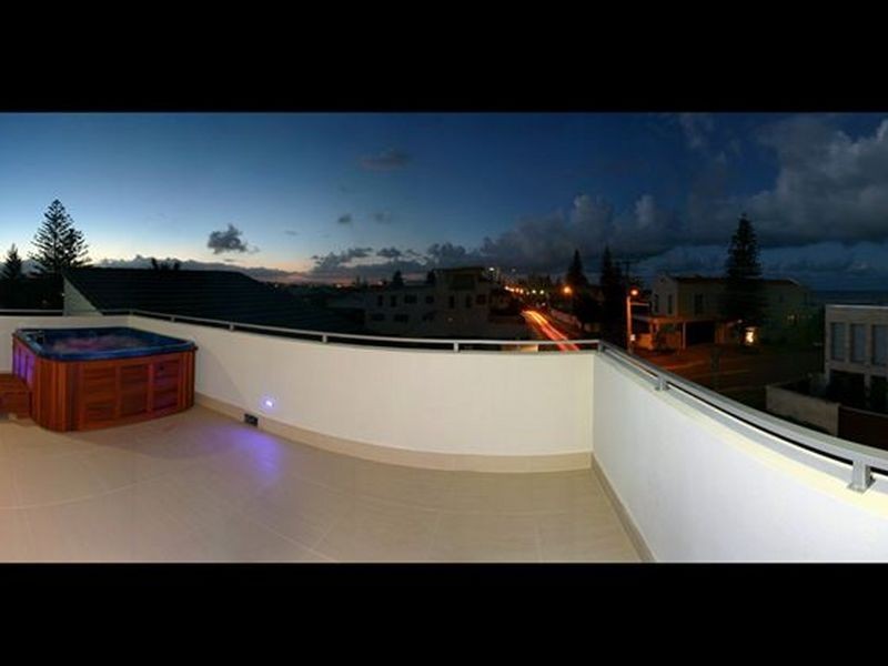 62 Hedges Avenue, Mermaid Beach QLD 4218