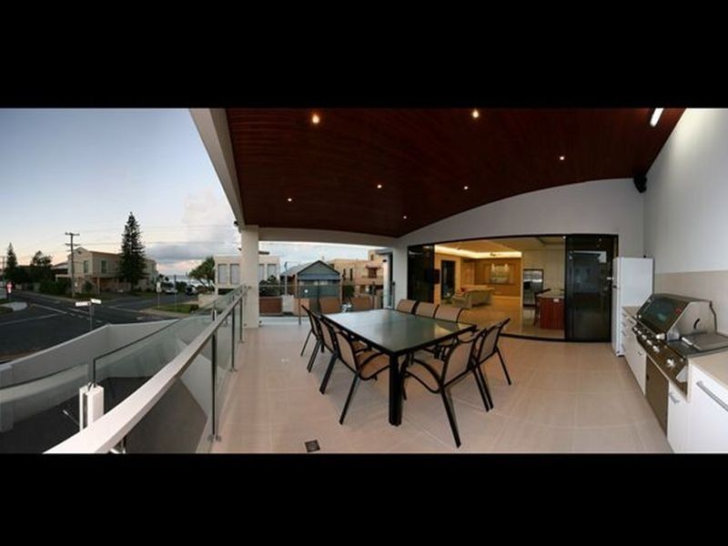 62 Hedges Avenue, Mermaid Beach QLD 4218