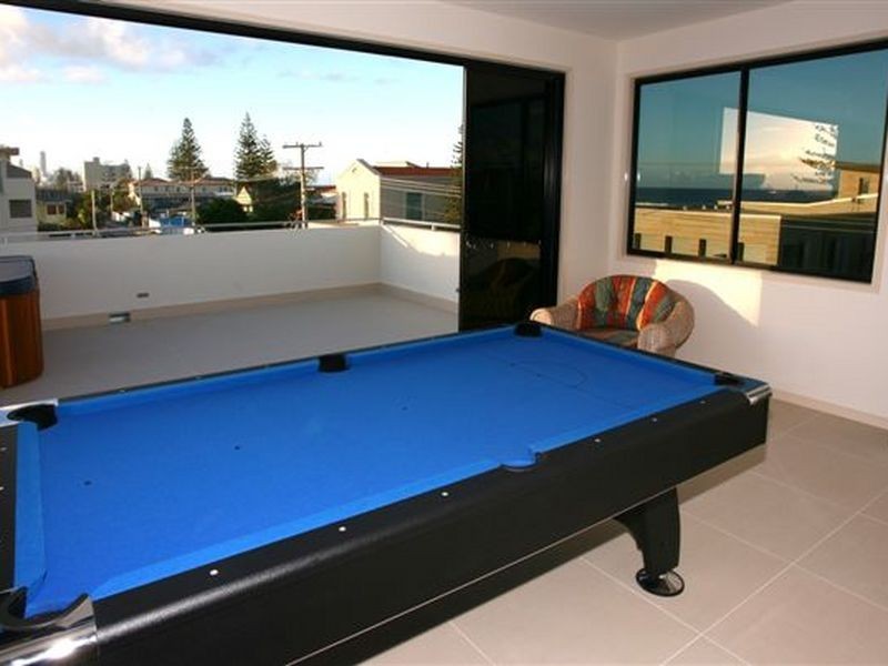 62 Hedges Avenue, Mermaid Beach QLD 4218