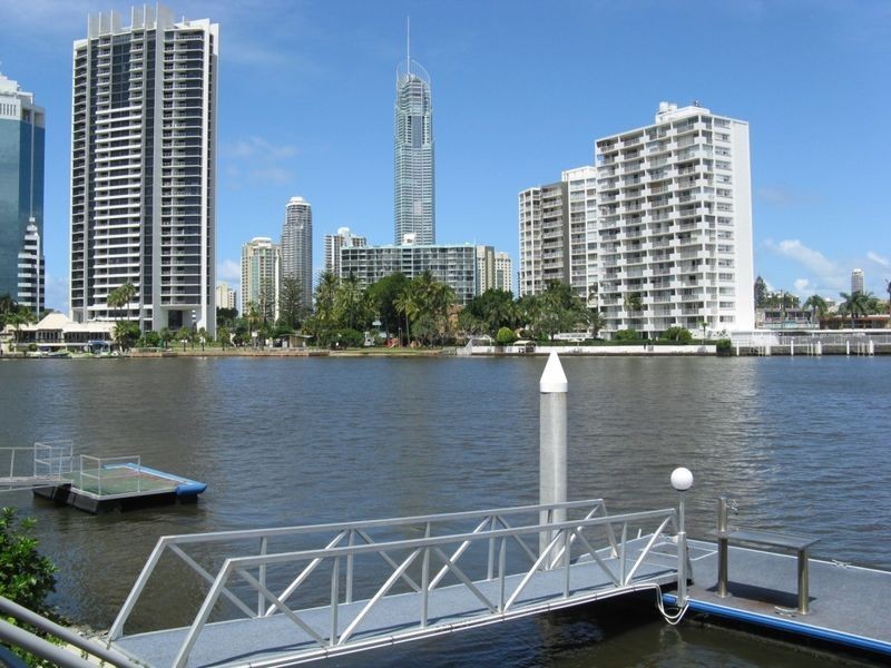 2/287 Stanhill Drive, Chevron Island QLD 4217