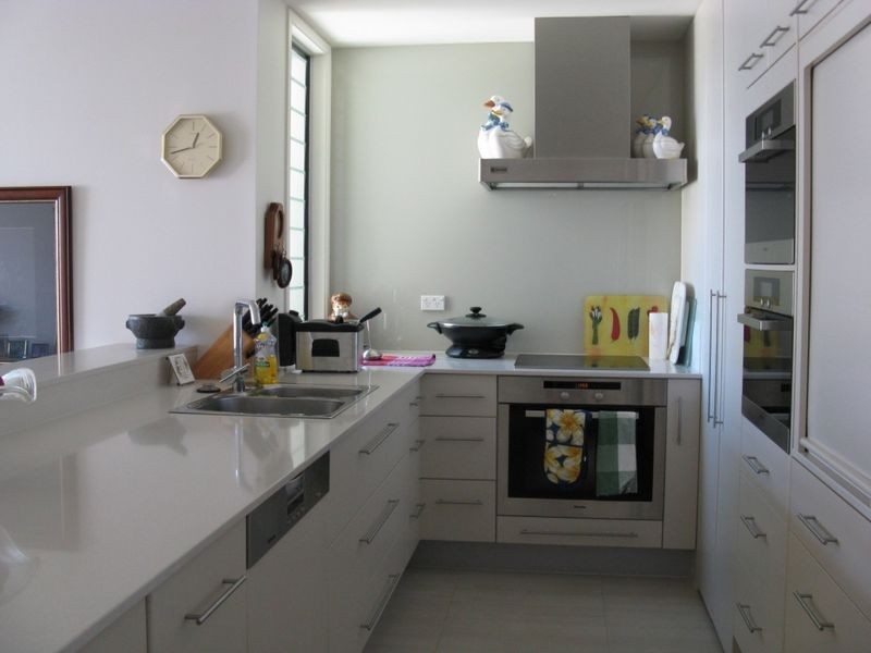 2/287 Stanhill Drive, Chevron Island QLD 4217