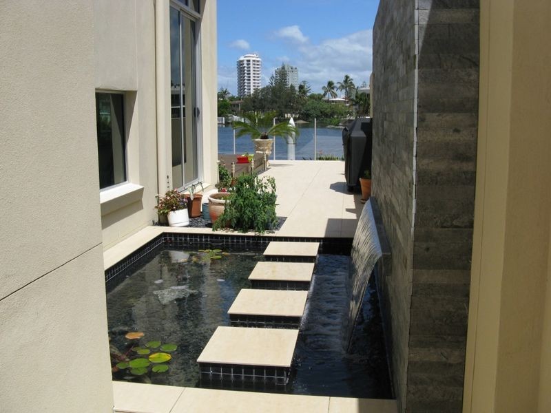 2/287 Stanhill Drive, Chevron Island QLD 4217