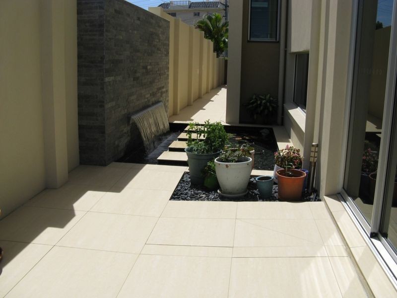 2/287 Stanhill Drive, Chevron Island QLD 4217