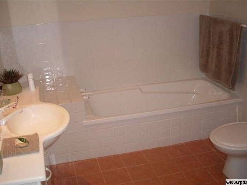 10/118 Ridgeway Avenue, Southport QLD 4215