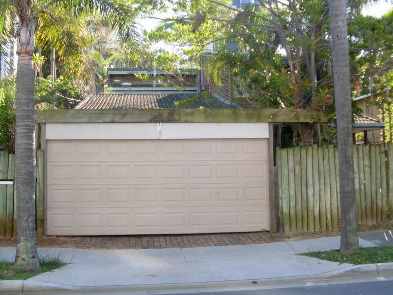 13B Cronin Avenue, Main Beach QLD 4217