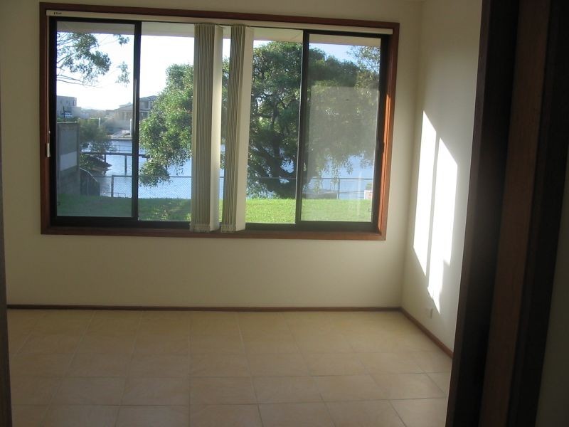 12 River Crescent, Broadbeach Waters QLD 4218