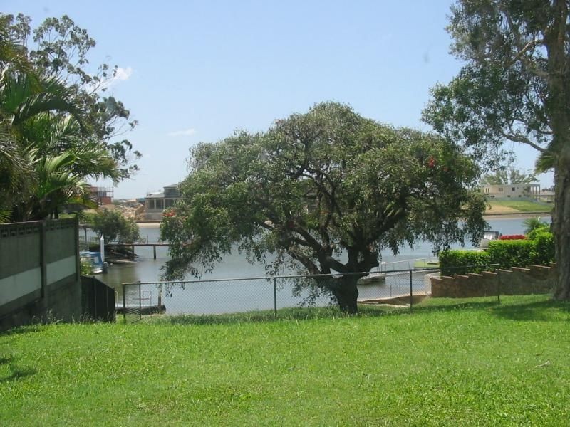 12 River Crescent, Broadbeach Waters QLD 4218